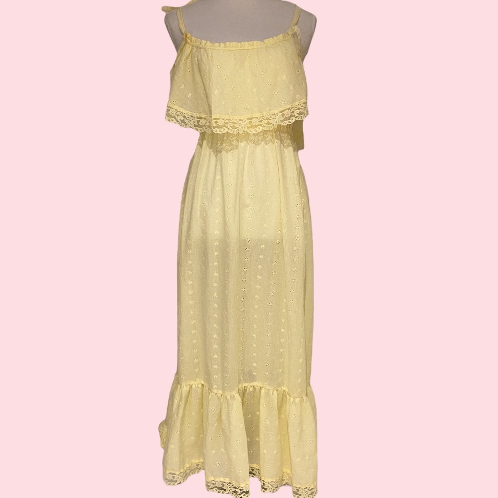 1970s-80s Vintage Pale Yellow Eyelet Peasant Midi/Maxi Dress S-M